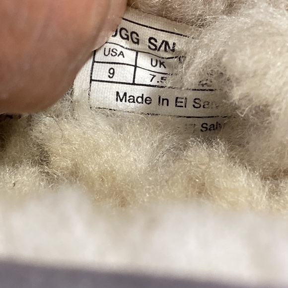 Wos Ugg slippers SZ 9 - Picture 6 of 8